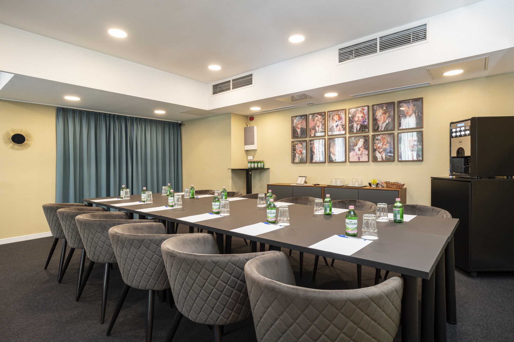 Tárgyalóterem órákra